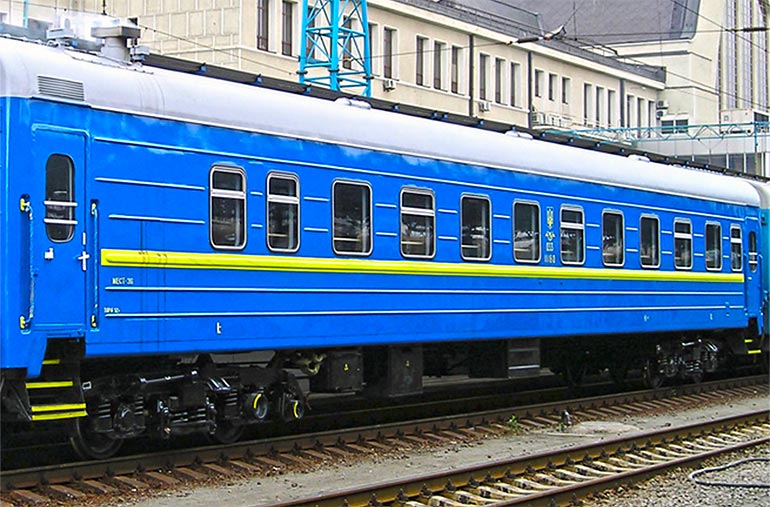 Поезд Киев-Трускавец железных дорог Украины