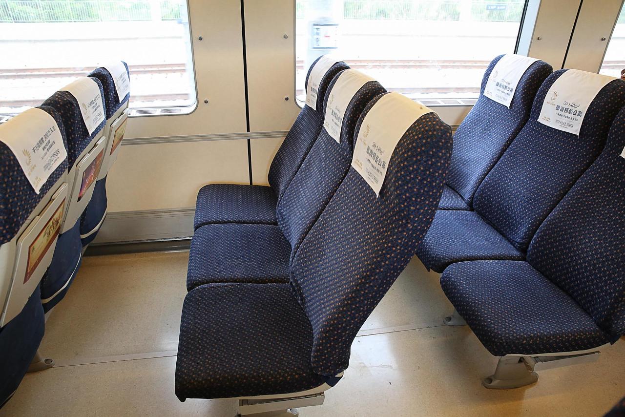 Пассажирские кресла в китайском скоростном поезде CRH1A