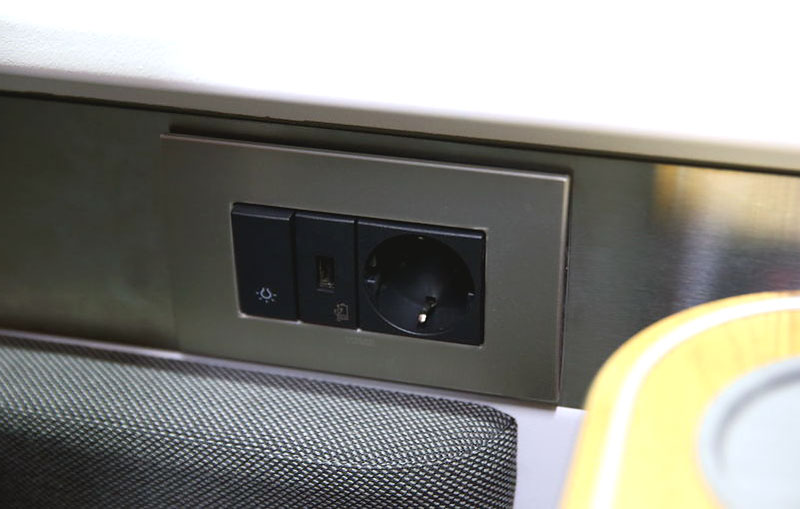 Розетка и USB-порт в новом плацкартном вагоне РЖД