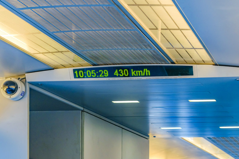 Табло текущей скорости в поезде Шанхайский Маглев