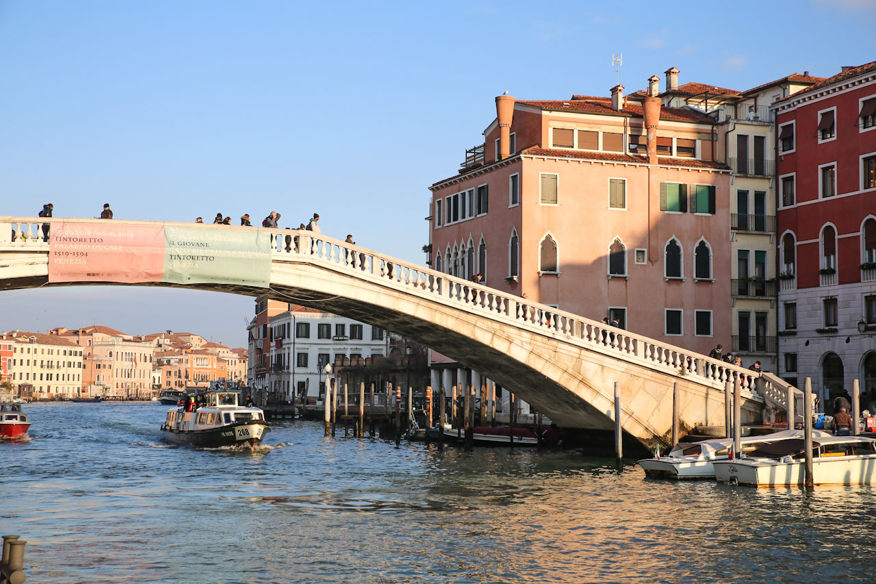 Мост через Гранд-Канал рядом с ЖД вокзалом Венеции